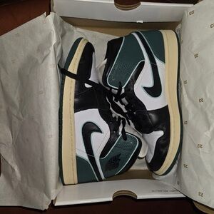Nike Men's Black and Teal Sneakers